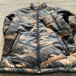 North Face Puffer jacket. Worn very few times but still in great condition.